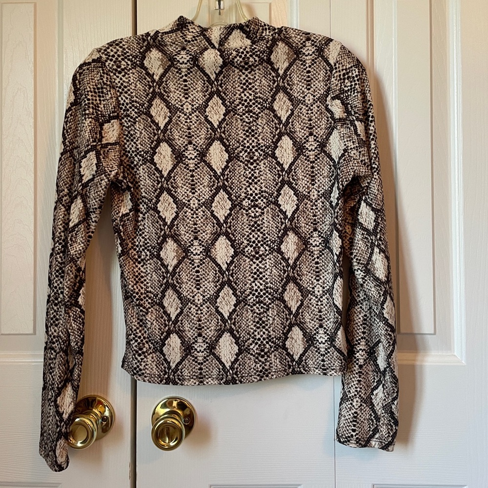 Mock neck long sleeve snake skin top size M
